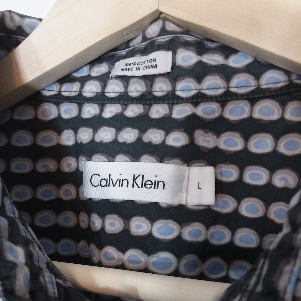 Calvin Klein LG Button-Up - Picture 2 of 4